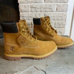 Timberland Premium 6 IN Waterproof Boot Wheat Nubuck women’s size 10